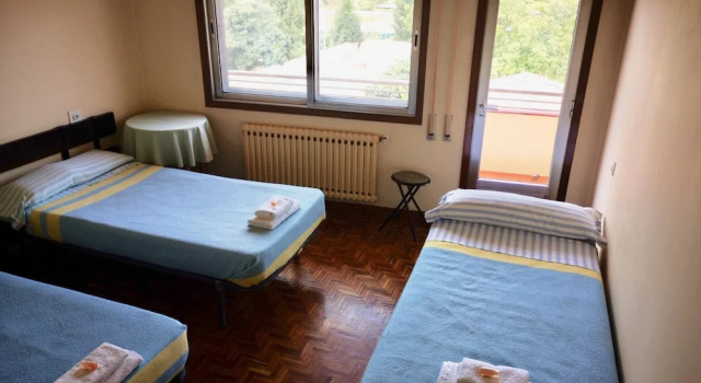 Трёхместный номер Standard Hostal Louro