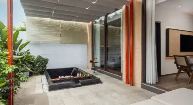 Люкс с видом на внутренний двор Huazhu Yueqingcheng Hot Spring Hotel (Dujiangyan Panda Valley Branch)