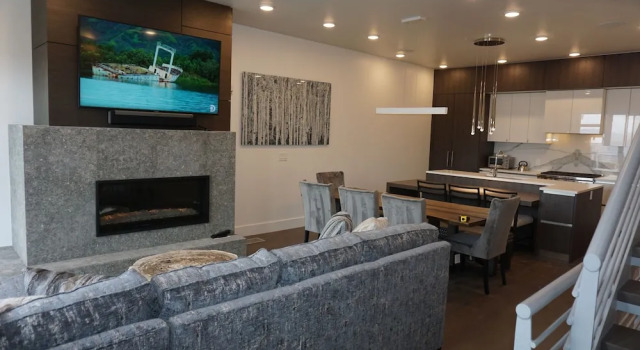 New 3br/4ba Stunning  In Canyons Village 3 Bedroom Condo by RedAwning, Забронировать Отель Отели Парк-Сити с парковкой, рядом с Canyons Parking Lot, Парковка