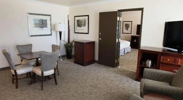 Полулюкс с 2 комнатами President Abraham Lincoln - A Doubletree by Hilton Hotel
