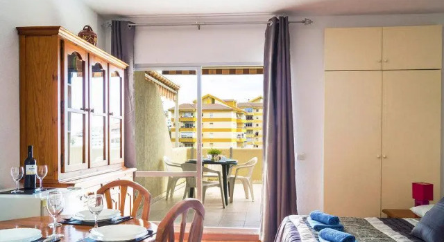 Benal Beach 01 - One Bedroom, Забронировать Отель Бенальмадена Малага, рядом с Плайя-де-Санта-Ана