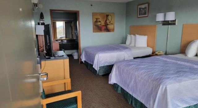 Четырёхместный номер Standard Downtown Inn