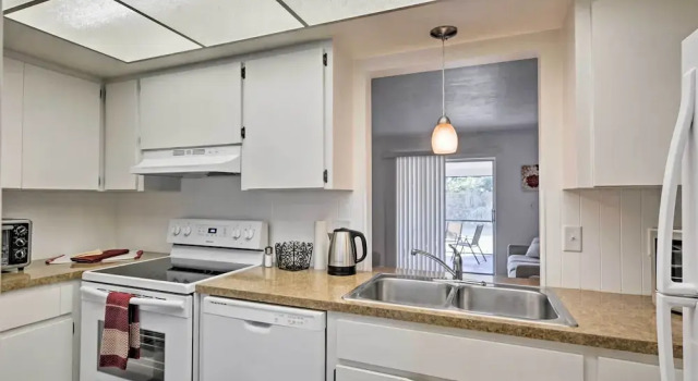 Коттедж Gorgeous Cape Coral Duplex Home w/ Modern Interior