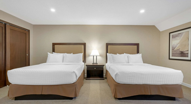 Четырёхместный номер Standard Best Western Plus Emerald Isle Hotel
