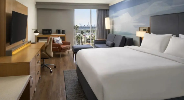 Номер Standard с балконом и с видом на гавань Courtyard by Marriott Long Beach Downtown