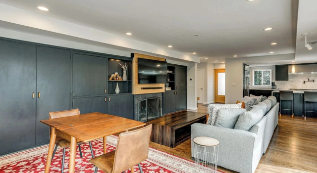 Modern Broadway Luxury: Spacious Seattle Home, Забронировать Дом для отпуска Коттеджи Сиэтла, рядом с Парк и кладбище Великой республиканской армии, Коттедж
