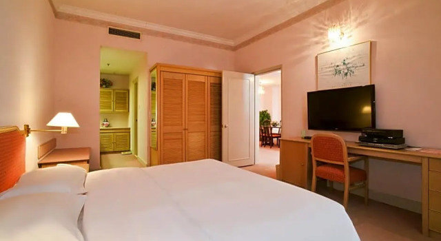 Полулюкс Dynasty Hotel
