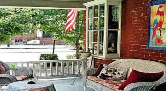 Barker House Bed & Breakfast, Book Hotel New Oxford United States of America