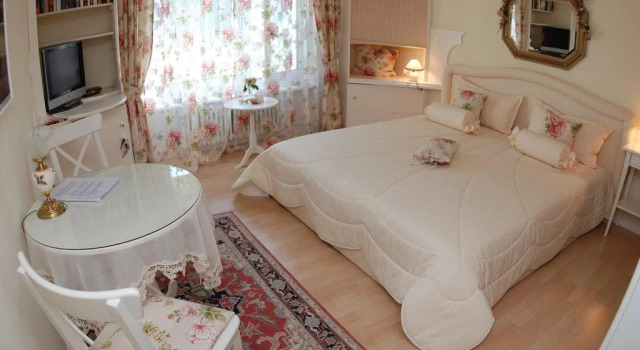 Bed and Breakfast Im Röseligarten, Varaa Hotelli Bubikon 