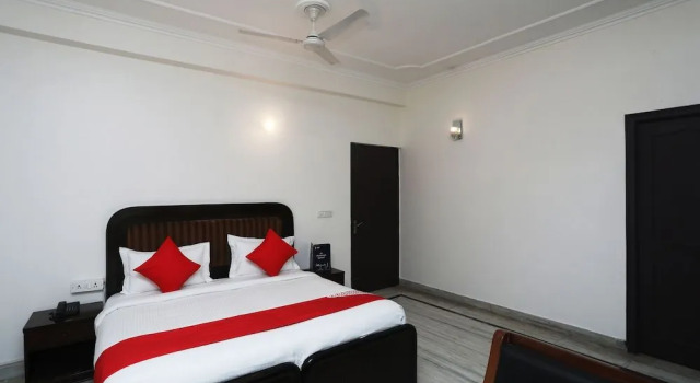 OYO 22270 Sky Inn