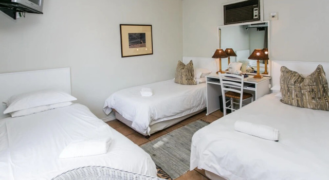 Трёхместный номер Standard c 1 комнатой Wagon Wheel Country Lodge