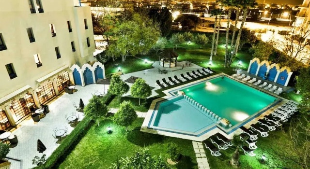 Hotel Ibis Oujda, Rezerwuj Hotel Hotele w Wadżda z parkingiem, Parking