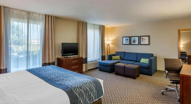 Люкс Comfort Inn & Suites Logan Near University