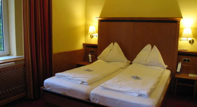 Hotel Marienhof, Book Hotel Hotels in Neunkirchen with Parking, Parking