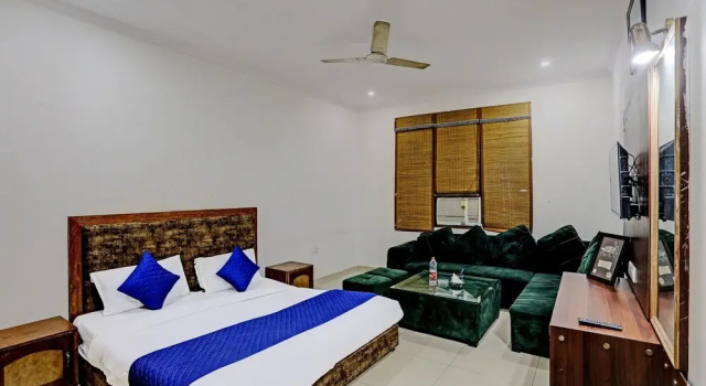Roomshala 020 Hotel Black Stone