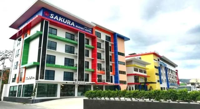 Кровать в общем номере Sakura Budget Hotel