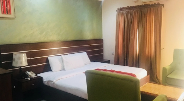 Двухместный люкс Whitehouse Hotels & Conference Centre