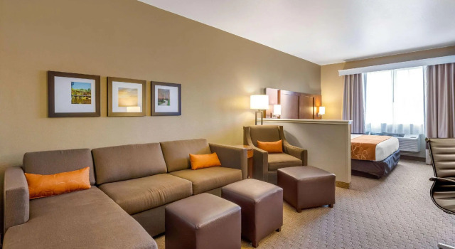 Люкс Comfort Suites Burlington