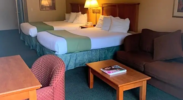 Четырёхместный номер Deluxe Miracle Springs Resort and Spa