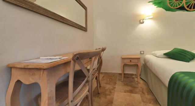Полулюкс Hotel Mas Des Barres