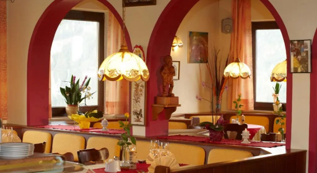 Run of House Hotel Pariente