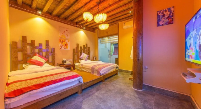 Lijiang JuXian Inn, Забронировать Отель Лицзян Юньнань, рядом с Улица Сквер-стрит Древнего города Даянь
