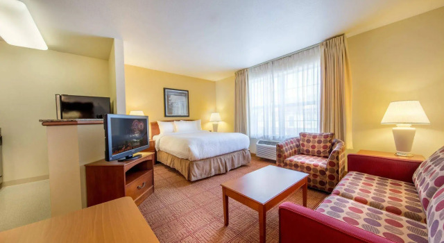 TownePlace Suites Minneapolis Eden Prairie, Varaa Hotelli Hotellit Minnesota pysäköinnillä, Pysäköinti