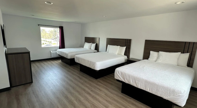 Трёхместный семейный номер Standard c 1 комнатой Hyland Inn Van Nuys