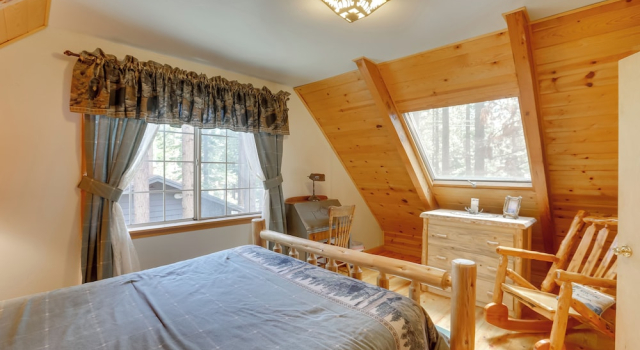 Authentic Log Cabin w/ Hot Tub in South Lake Tahoe