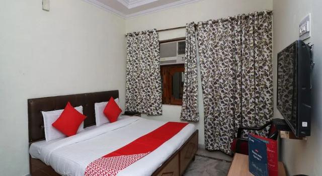 OYO 6073 Hotel K M B