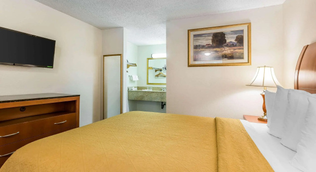 Quality Inn & Suites Bakersfield, Buchen Sie Hotel SPA-Hotels in Bakersfield, SPA