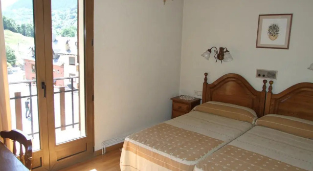 Hotel Era Cuma, Prenota Hotel Naut Aran Catalogna
