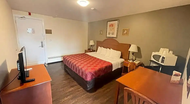 Номер Standard Super 8 by Wyndham Pembroke