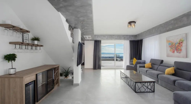 4 Bedroom Awesome Home In Kucine, Buchen Sie Hotel Hotels in Gespanschaft Split-Dalmatien mit Pool, Schwimmbad