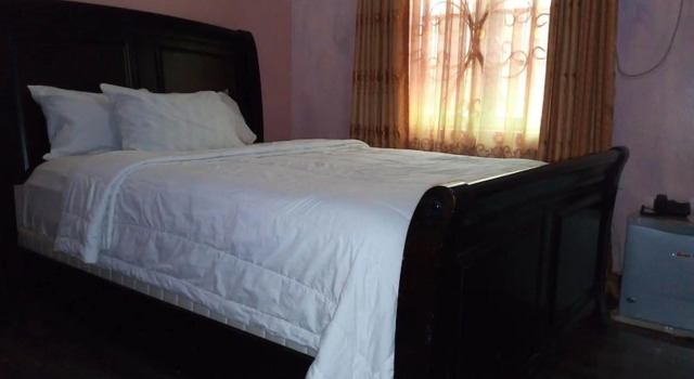 First Laurel Hotel & Suites