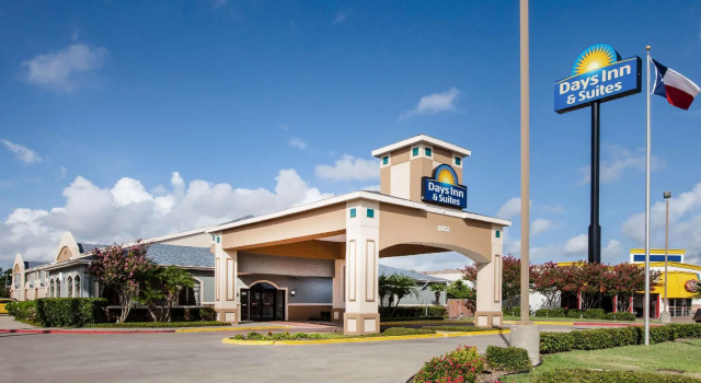 Четырёхместный номер Standard Days Inn & Suites by Wyndham Corpus Christi Central