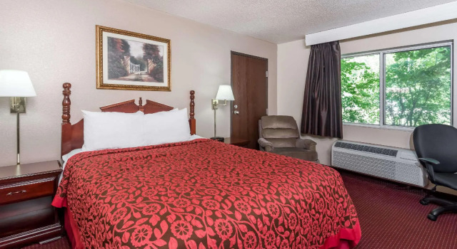 Двухместный номер Standard Days Inn & Suites by Wyndham Kaukauna WI