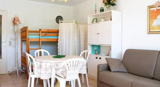 Appartement Bormes-les-Mimosas, 1 pièce, 4 personnes - FR-1-251-394