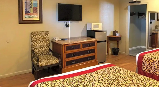 Четырёхместный номер Standard Rodeway Inn Flagstaff East Route 66