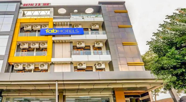 FabHotel SR Square