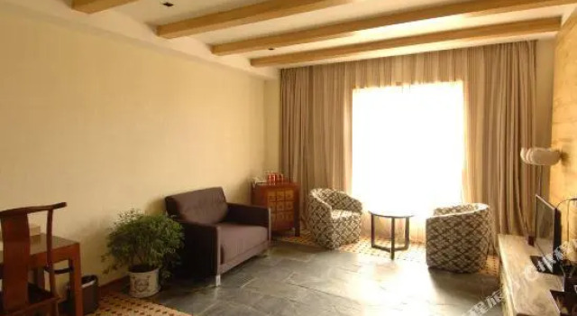 Qizheng Padma Chumig Garden Hotel (Nyingchi), Rezervovat Hotel Nyingchi Tibet