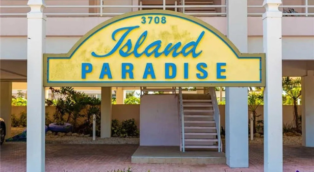 Island Paradise by AMI Locals