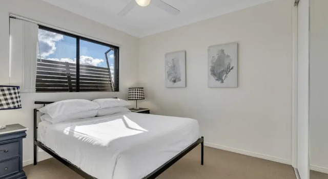 Bright 2-bed With Private Balcony & Serene View, Prenota Appartamento Hotel a Queensland con parcheggio, Parcheggio