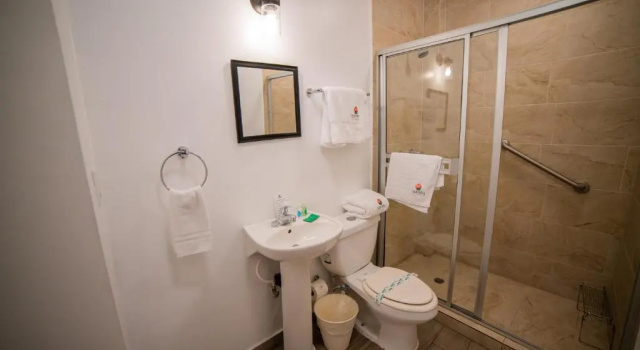 Четырёхместный номер Deluxe California Comfort & Suites