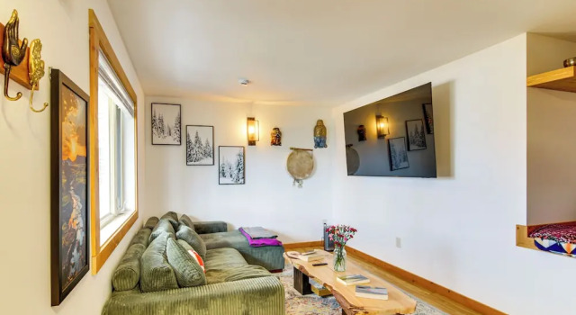 12 Mi to Bozeman: Duplex w/ Sauna & Yard, Buchen Sie Ferienhaus Belgrad Bridger Bowl