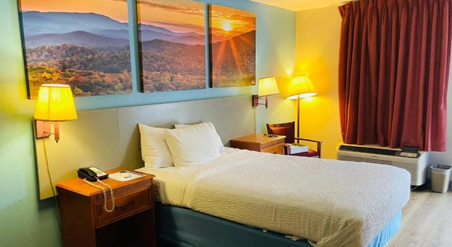 Номер Accessible Days Inn by Wyndham Harriman