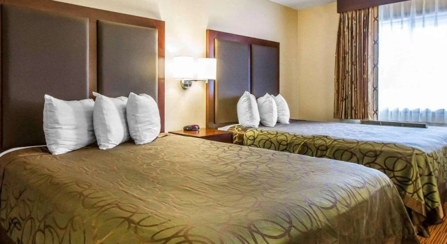 Econo Lodge University, Забронировать Отель Отели Флагстафф с парковкой, рядом с Greater Flagstaff Chamber of Commerce, Парковка
