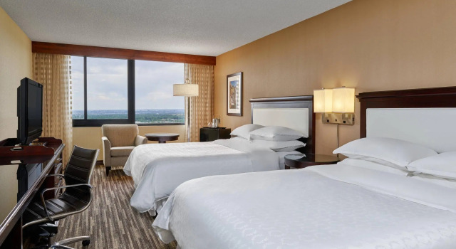 Четырёхместный номер Standard Sheraton Denver West Hotel