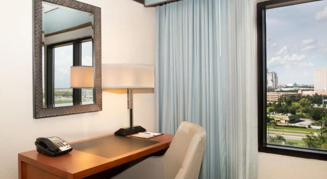 Четырёхместный номер Main Tower Курорт DoubleTree by Hilton Orlando Theme Park