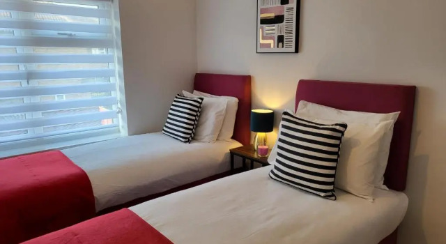 Dagenham/A13/ExCeL/Thurrock/CONTRACTORS/3bedroom house FREE PARKING for 2 cars.